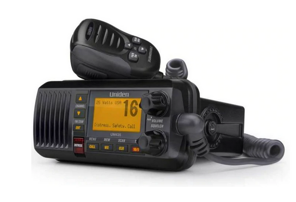 Uniden UM-435 VHF Radio